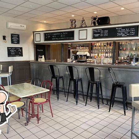 La Cigogne Aparthotel Panissieres Exteriör bild