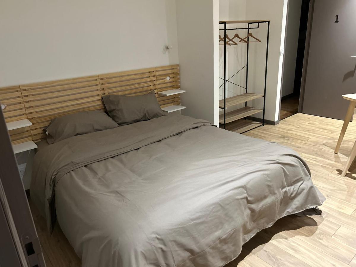 La Cigogne Aparthotel Panissieres Exteriör bild